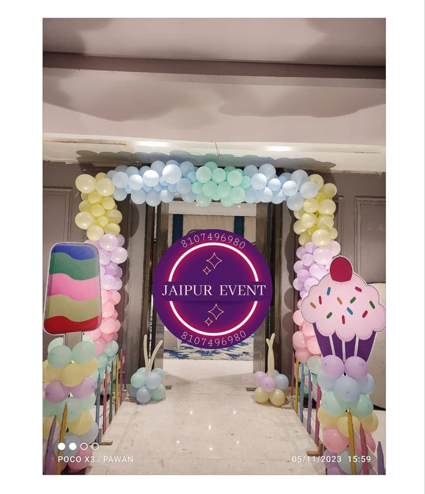 Attention-Grabbing Balloon Backdrops